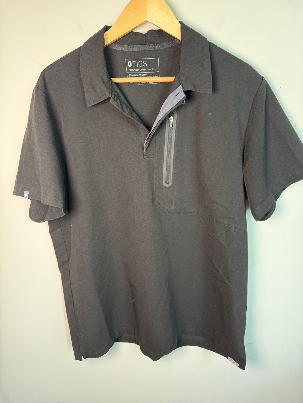 FIGS Technical Collection Zip Pocket Scrub Polo Black Mens Sz M